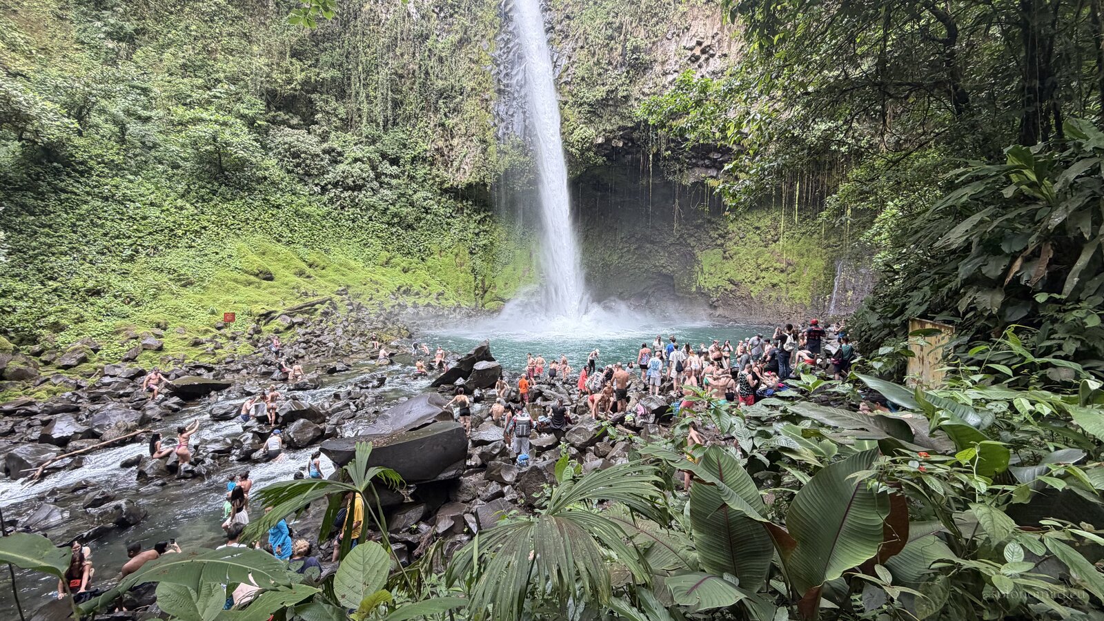 La Fortuna - waterfall, volcano, and a scooter from a suspicious souvenir stall